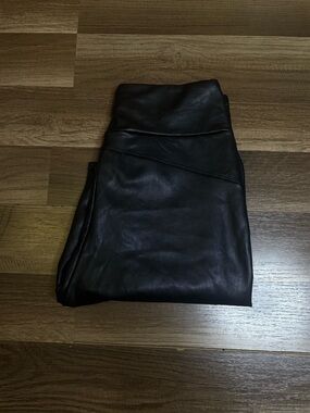 Mia Rose Women's Black Faux Leather Ankle Leggings Solid Pattern Regular Size M